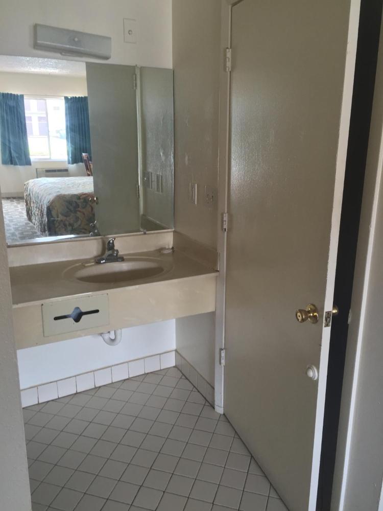 Standard Room with Two Beds interior